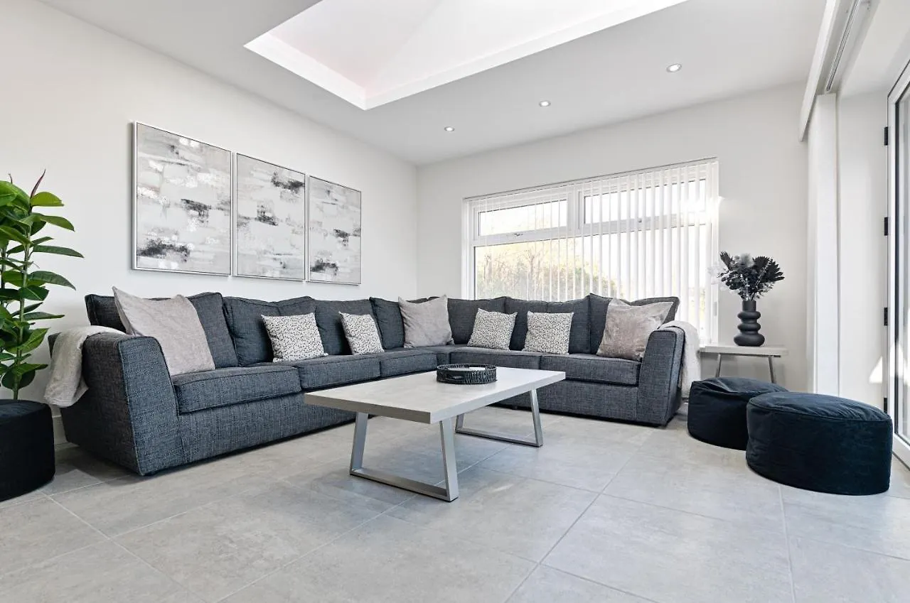 Holiday home Luxury Property With Hot Tub And Sea Views Oystermouth