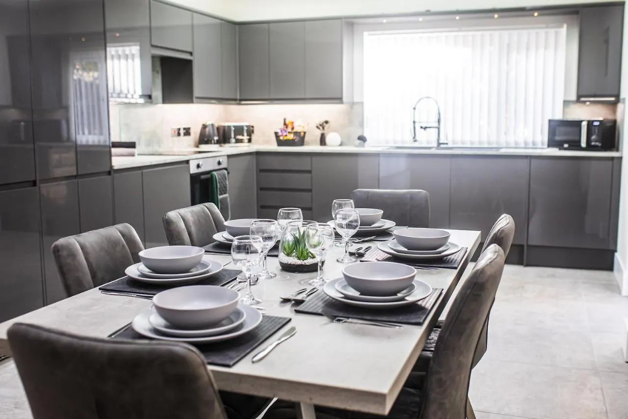 Luxury Property With Hot Tub And Sea Views Oystermouth Holiday home