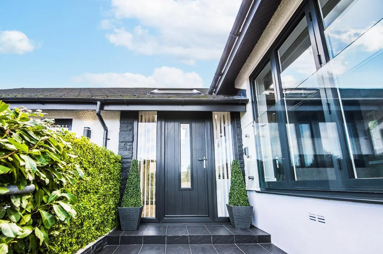 Luxury Property With Hot Tub And Sea Views Oystermouth 0*,