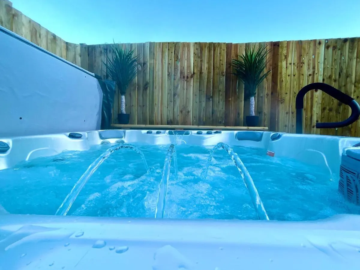 Holiday home Luxury Property With Hot Tub And Sea Views Oystermouth