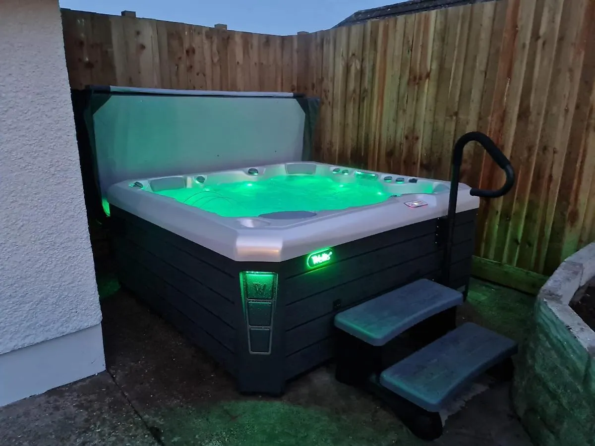 Holiday home Luxury Property With Hot Tub And Sea Views Oystermouth