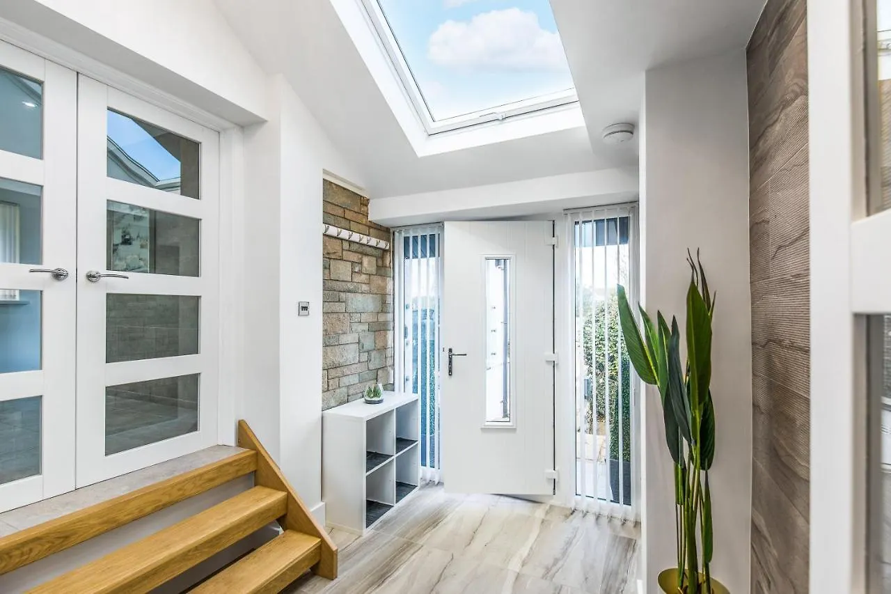 Luxury Property With Hot Tub And Sea Views Oystermouth Holiday home