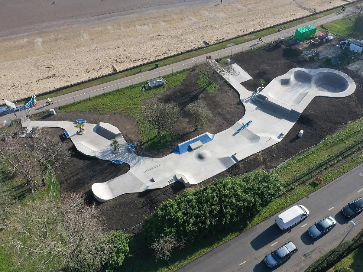 Luxury Property With Hot Tub And Sea Views Oystermouth 0*,  United Kingdom